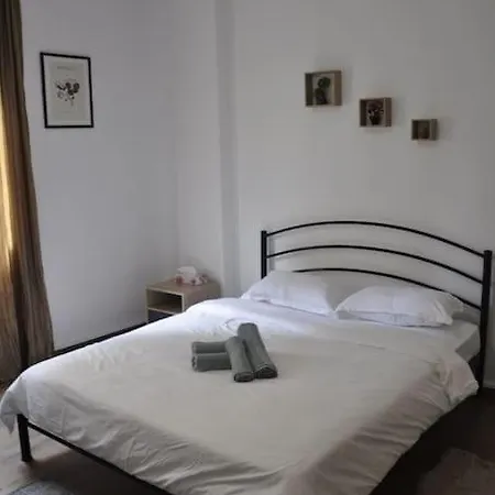 Simplicity Flat Near White Tower * Szaloniki