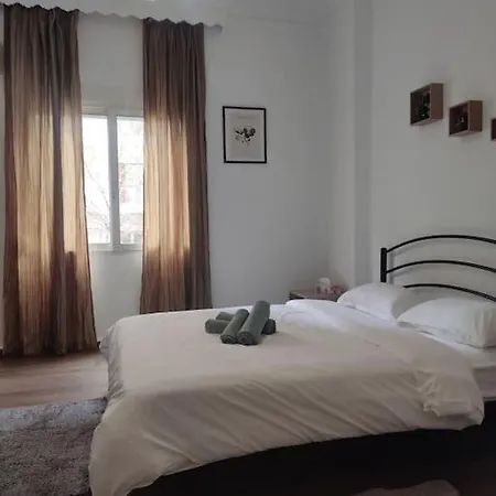 Simplicity Flat Near White Tower Apartman