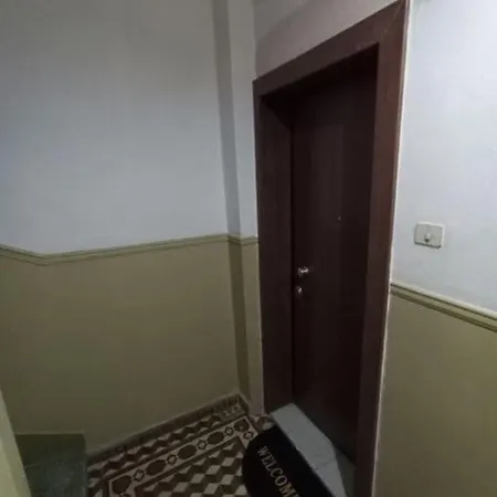 Simplicity Flat Near White Tower Apartment *
