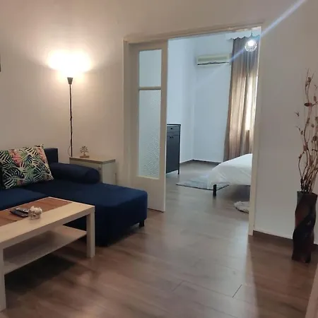 Апартамент Simplicity Flat Near White Tower
